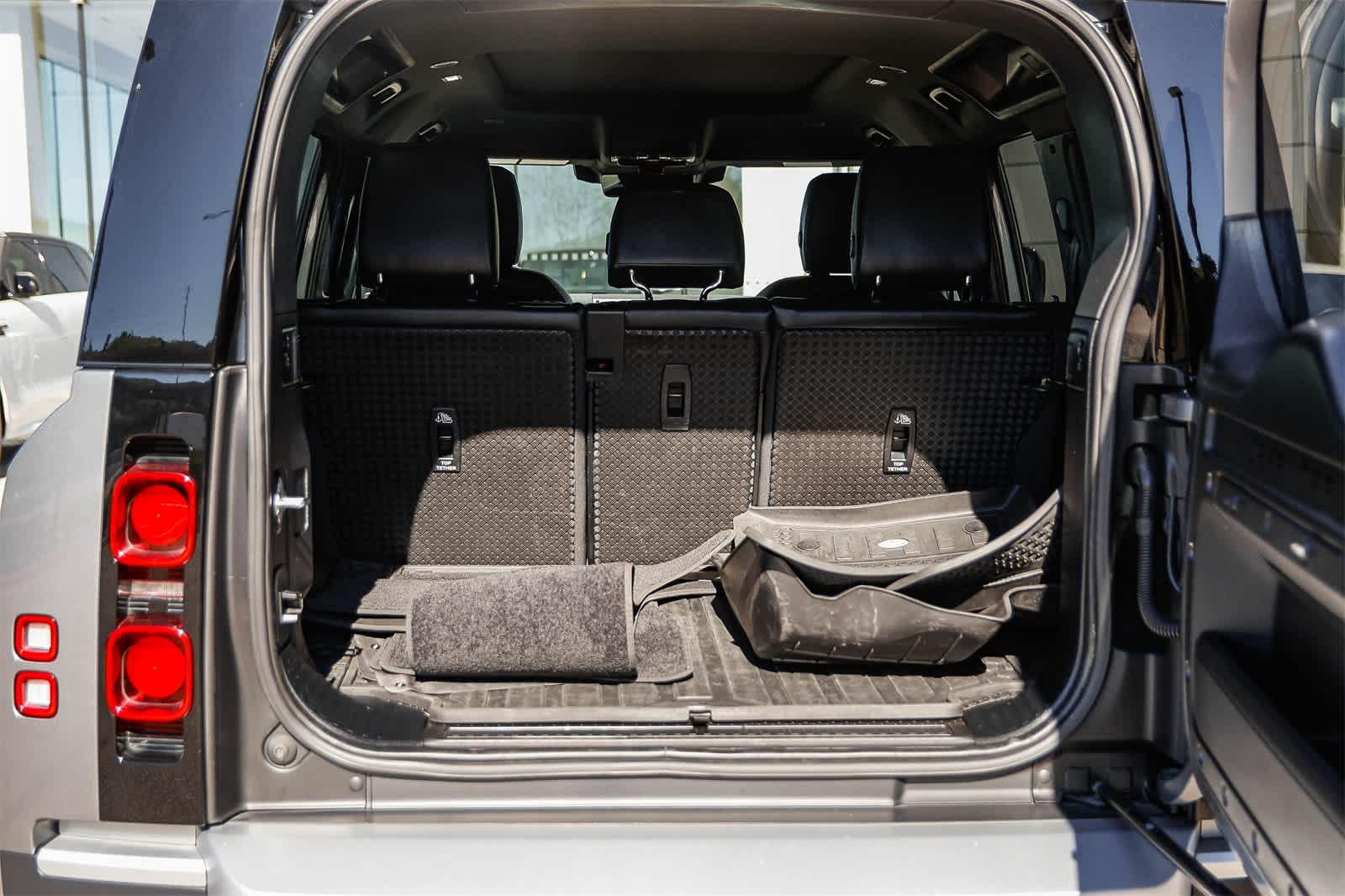 Thumbnail: 2022 Land Rover Defender - 29