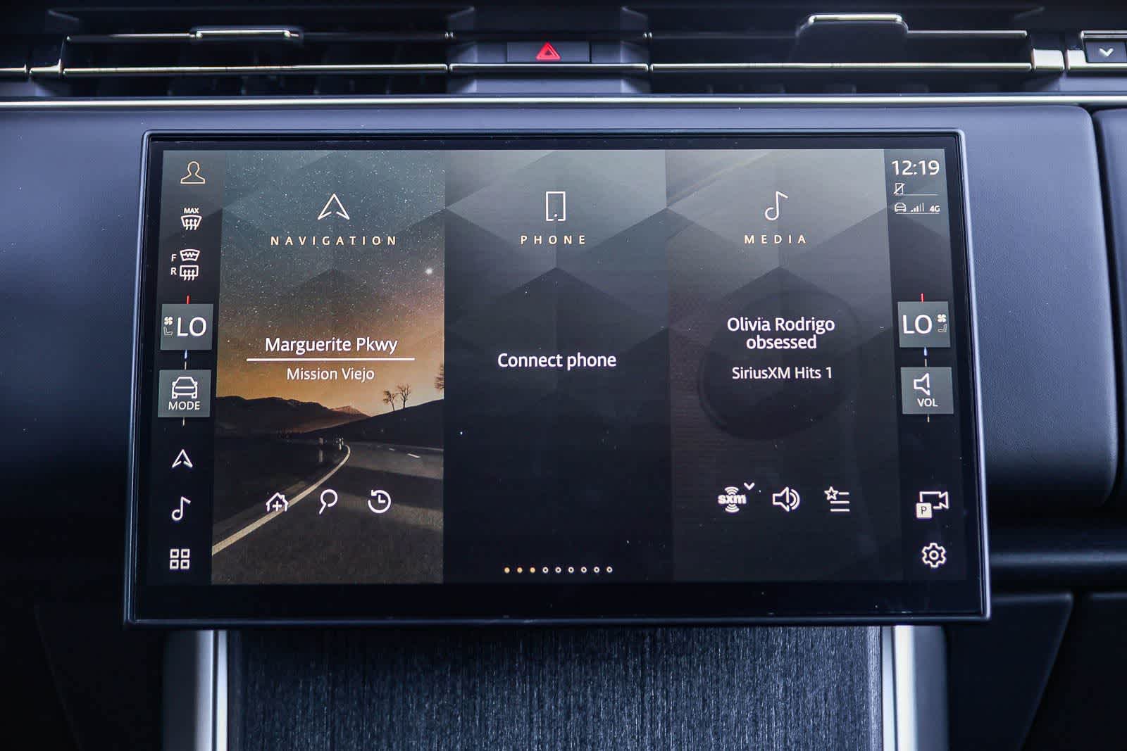 Thumbnail: 2026 Land Rover Range Rover - 14