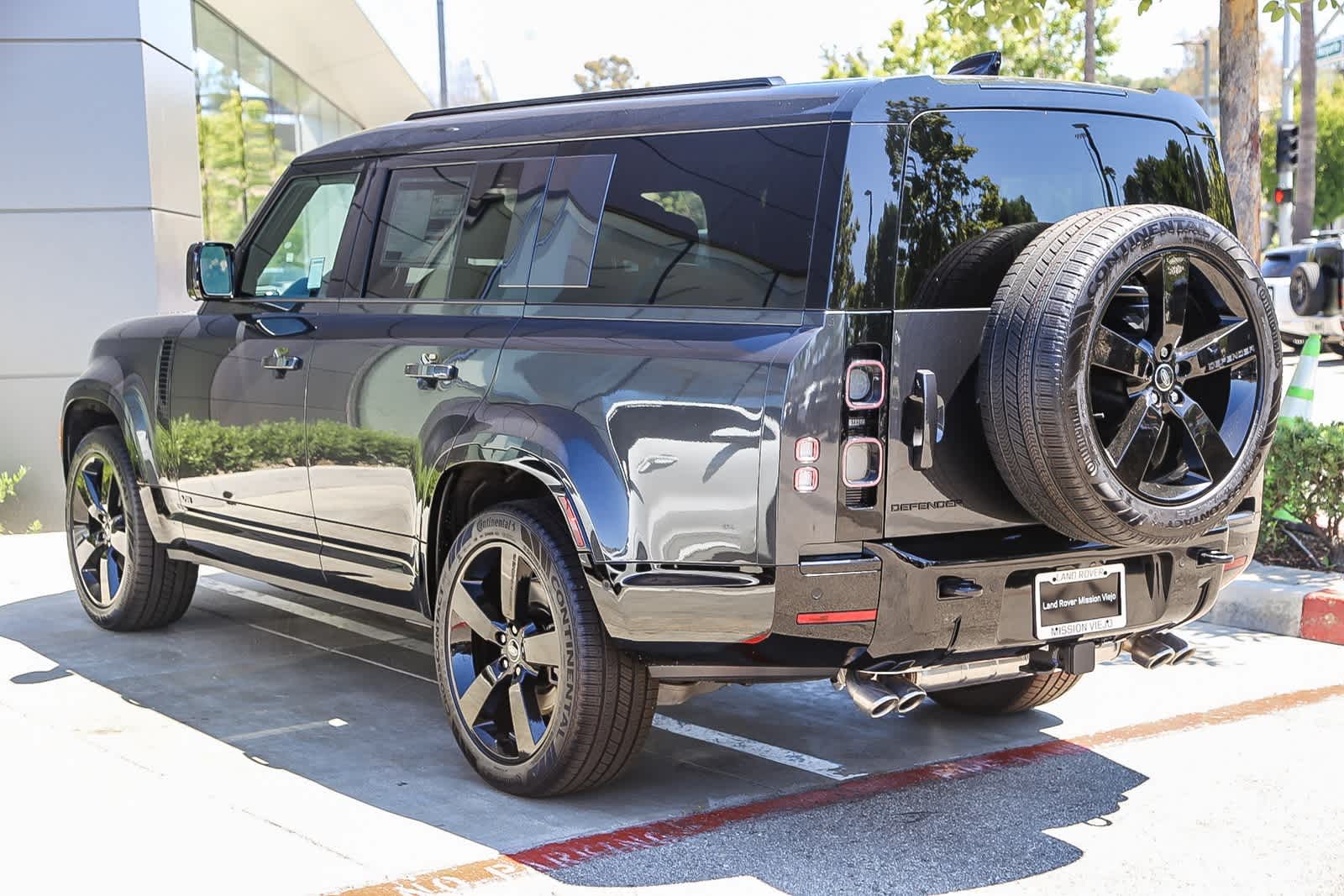 Thumbnail: 2025 Land Rover Defender - 6