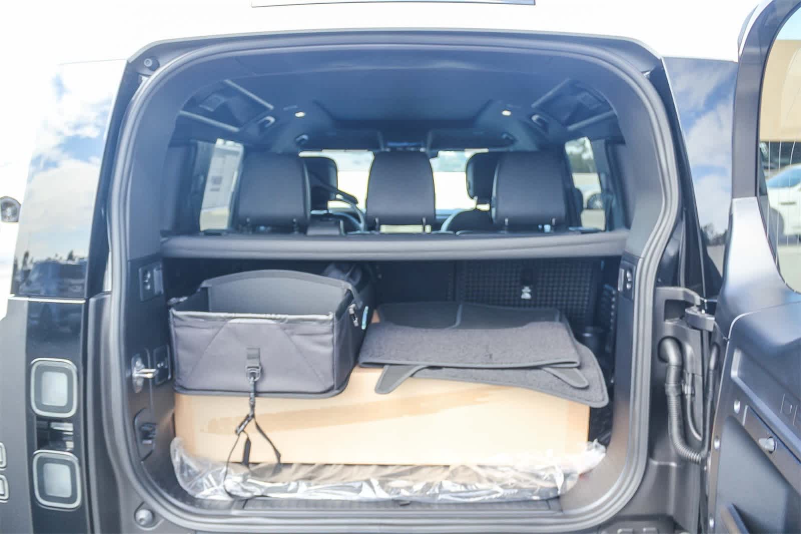 Thumbnail: 2026 Land Rover Defender - 22