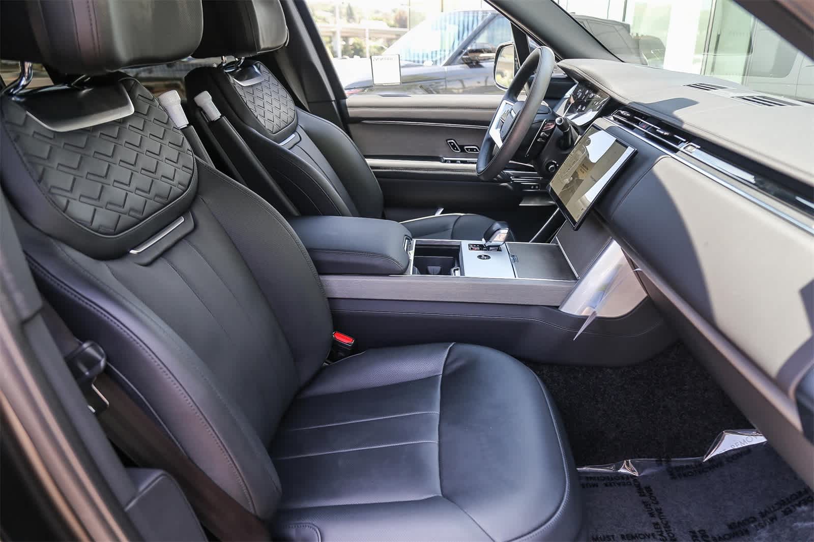 Thumbnail: 2025 Land Rover Range Rover - 22