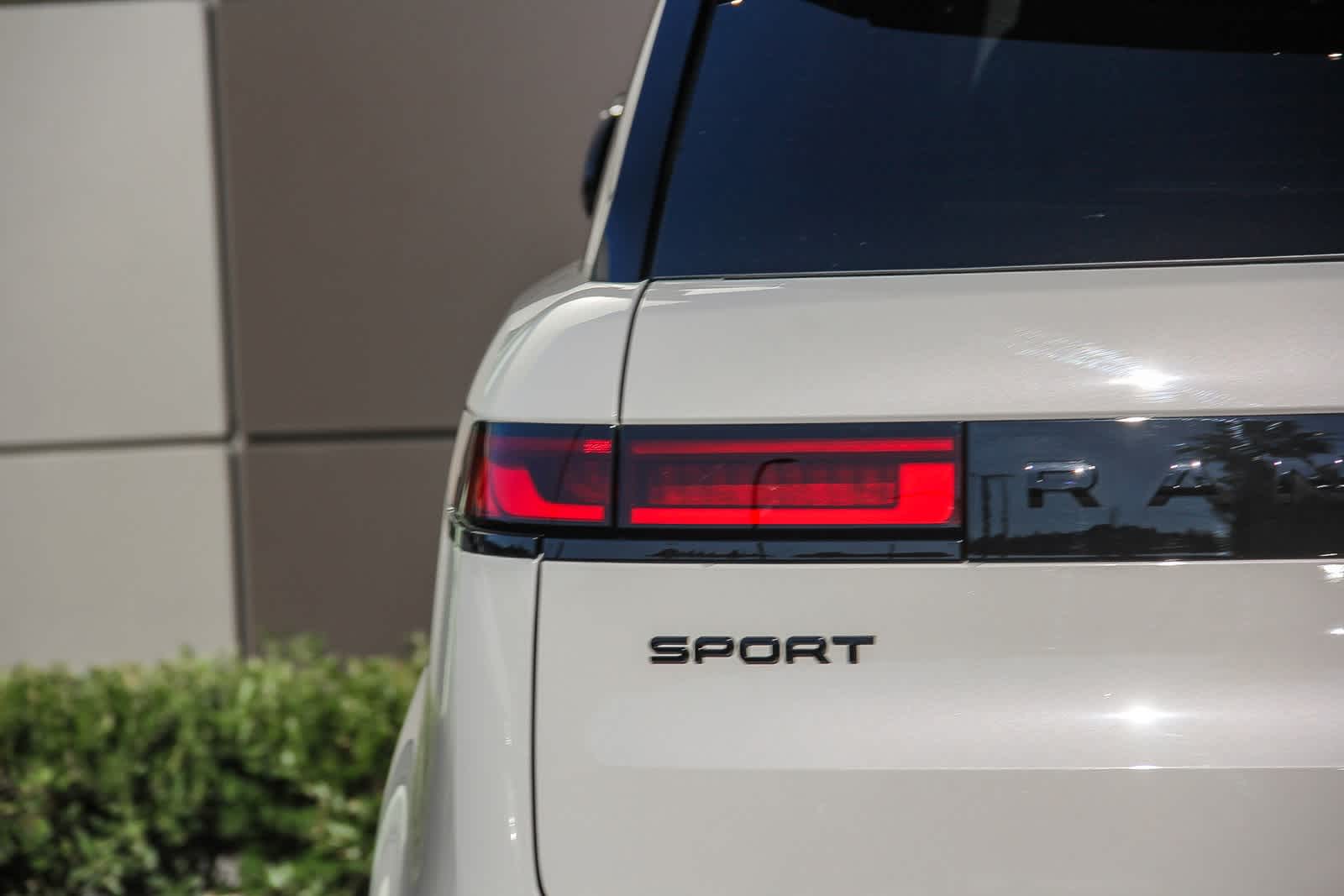 Thumbnail: 2025 Land Rover Range Rover Sport - 6