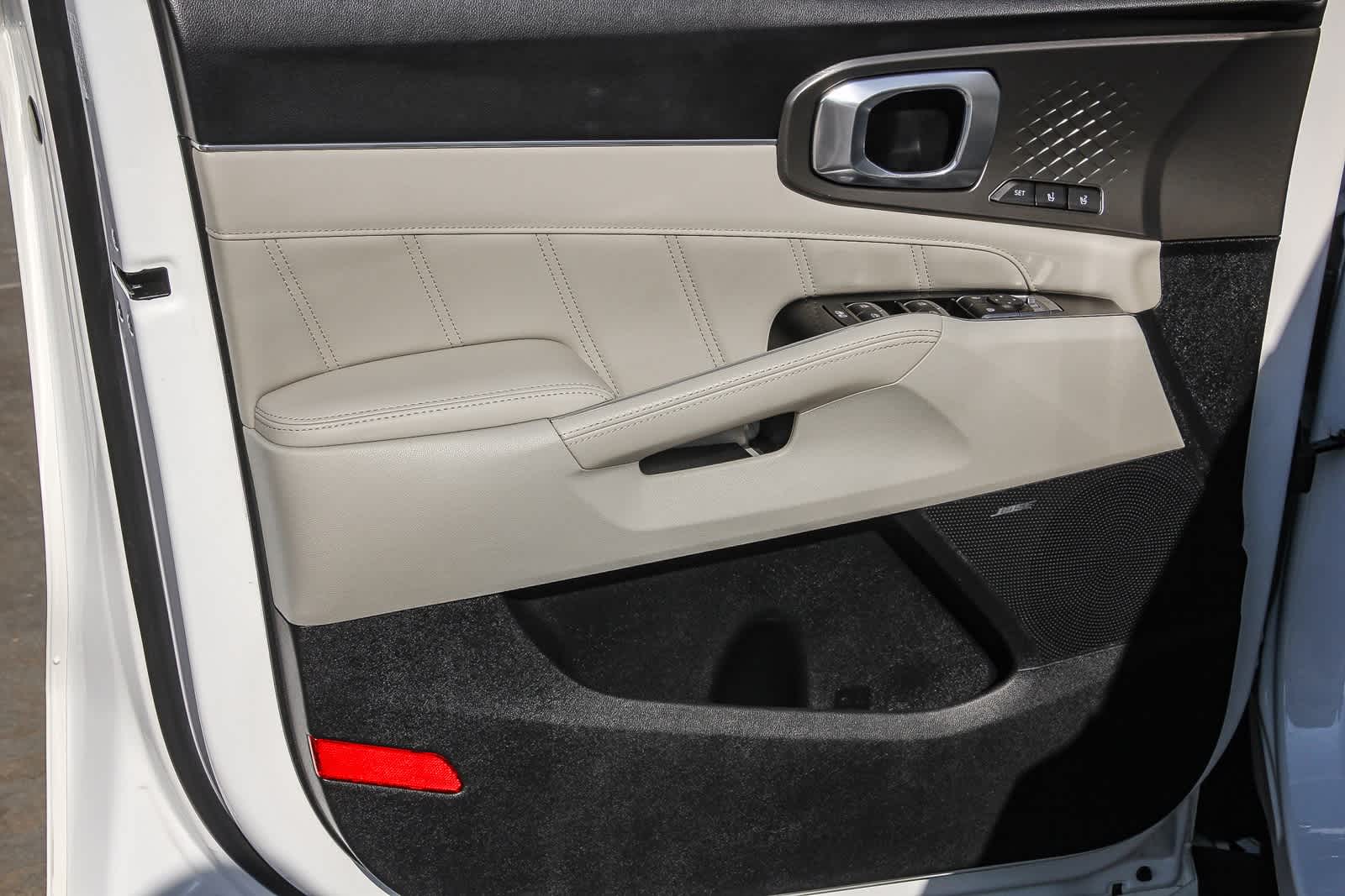 Thumbnail: 2023 Kia Sorento - 18