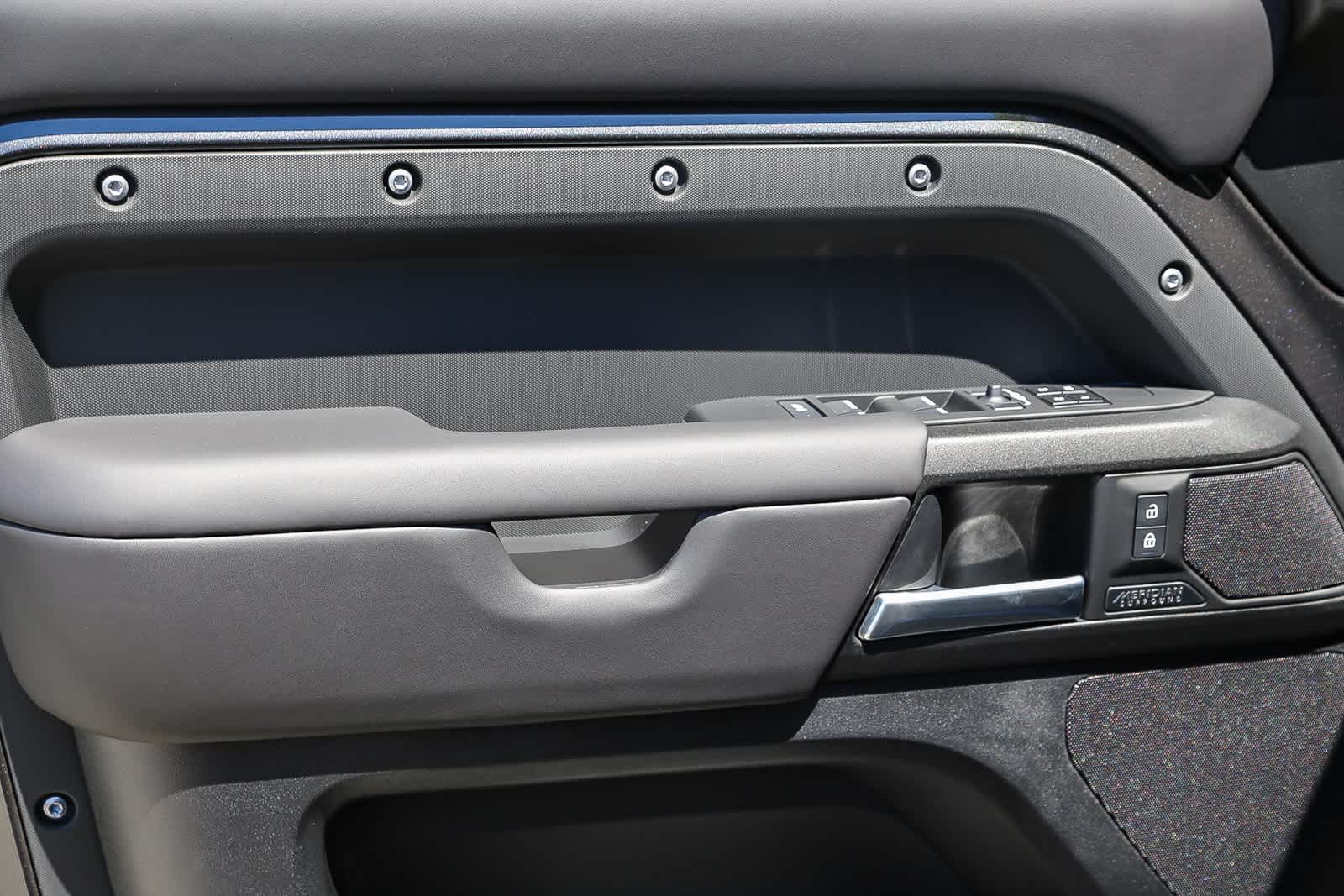 Thumbnail: 2025 Land Rover Defender - 20