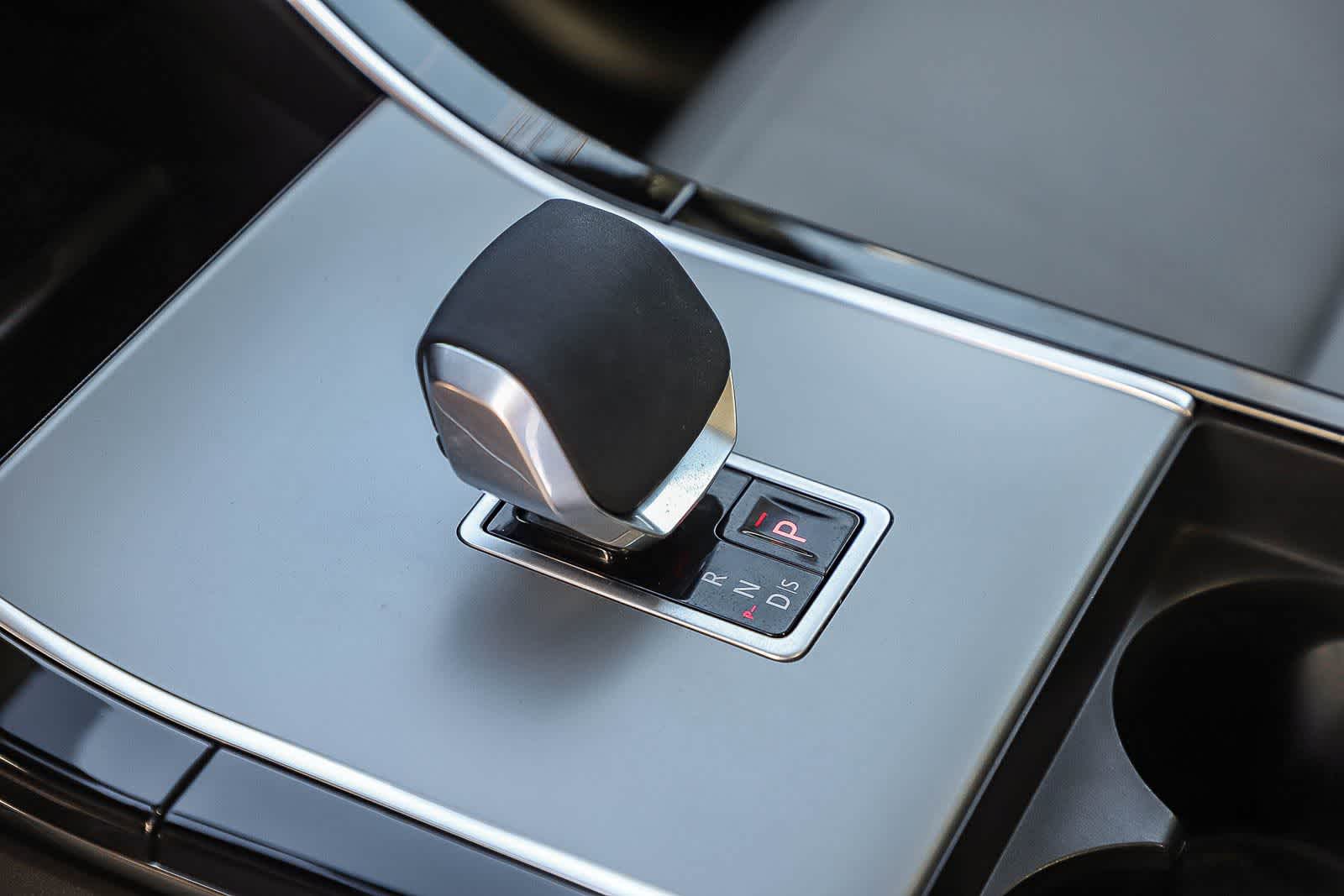 Thumbnail: 2025 Land Rover Range Rover Velar - 18