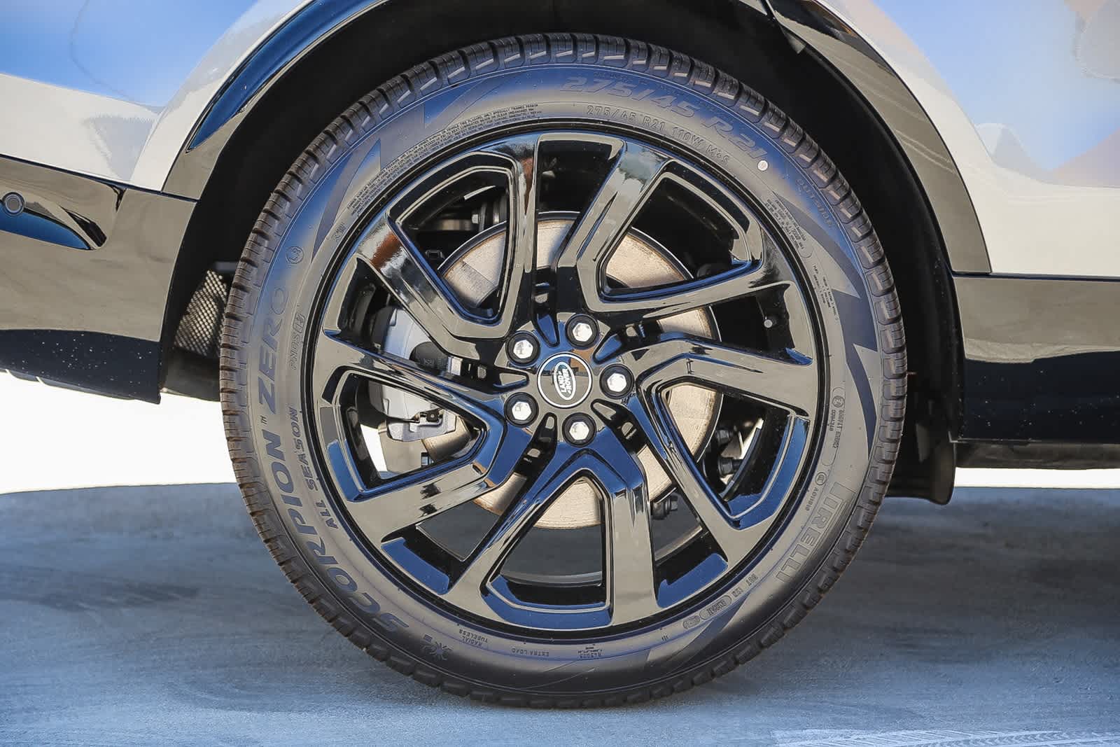 Thumbnail: 2025 Land Rover Discovery - 11