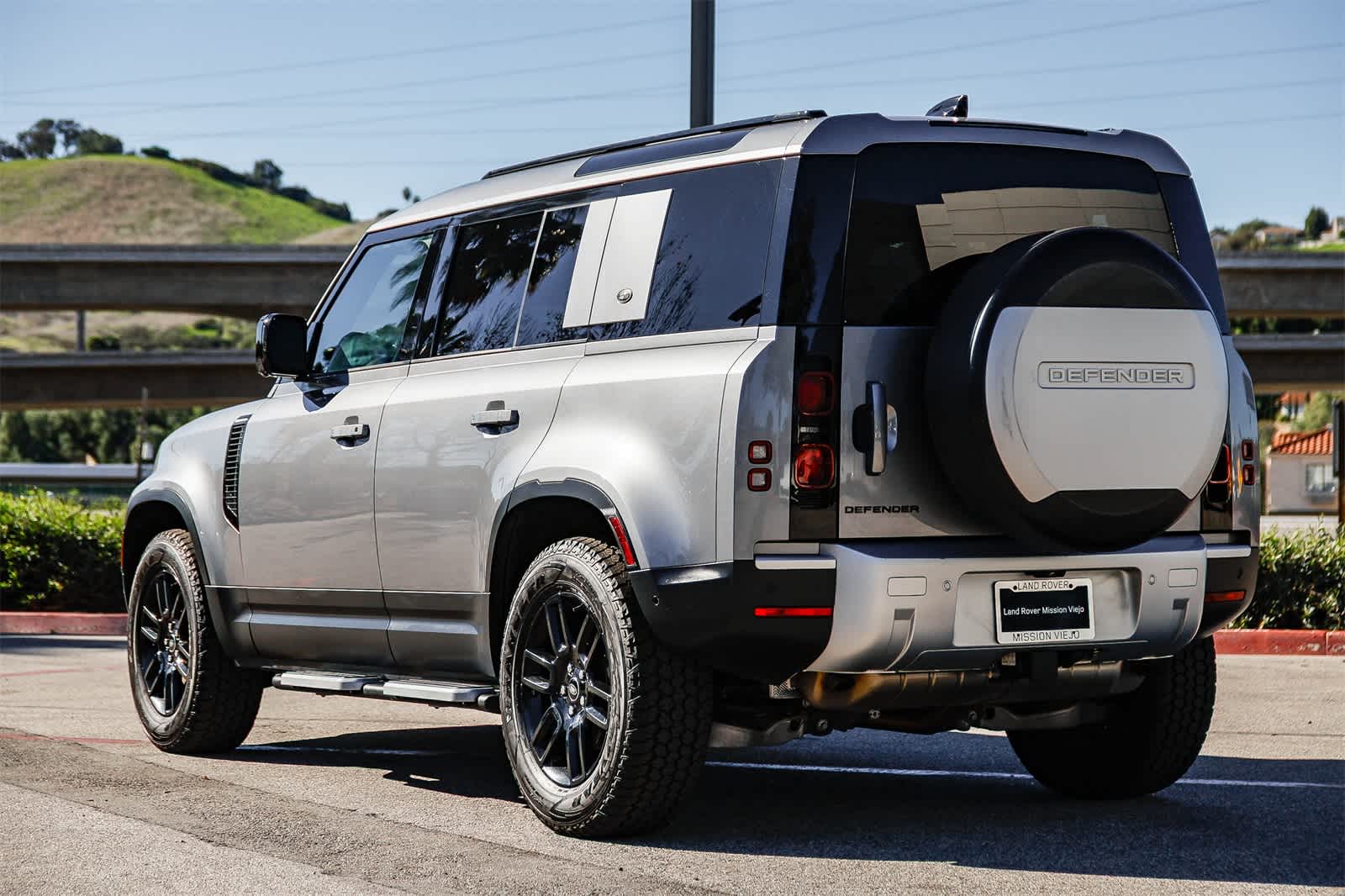 Thumbnail: 2022 Land Rover Defender - 4