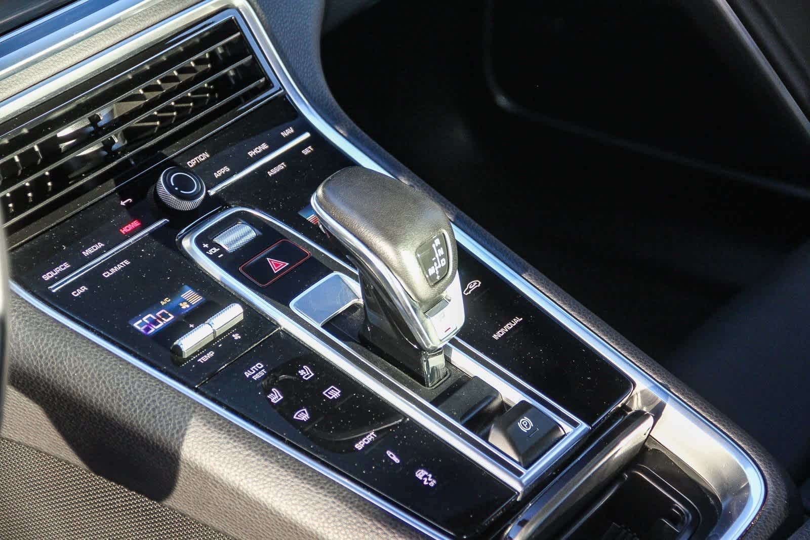 Thumbnail: 2023 Porsche Panamera - 18