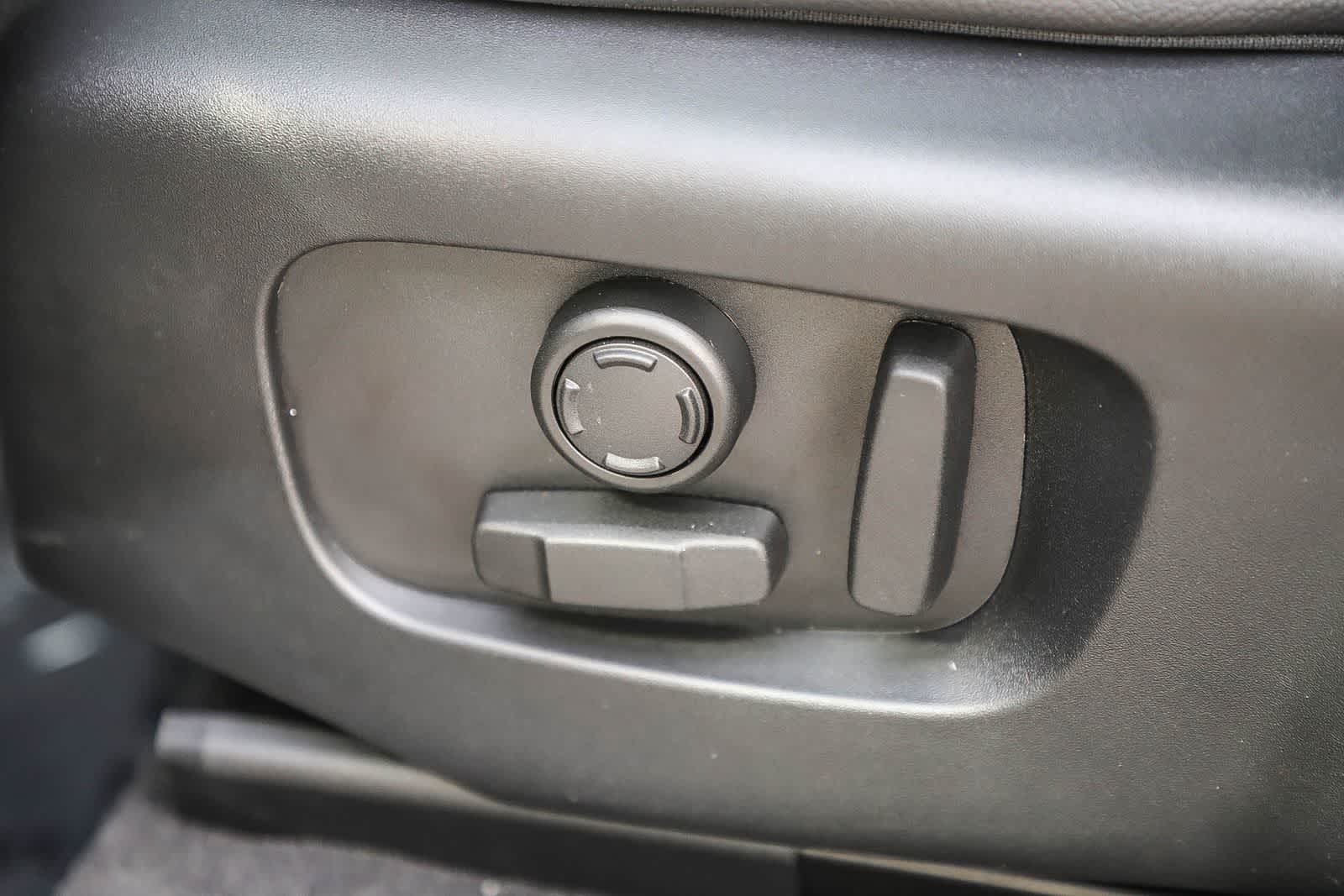 Thumbnail: 2026 Land Rover Range Rover Velar - 20