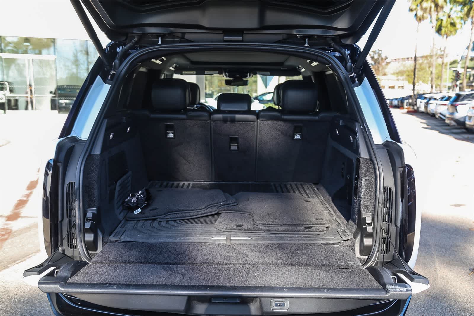 Thumbnail: 2023 Land Rover Range Rover - 30