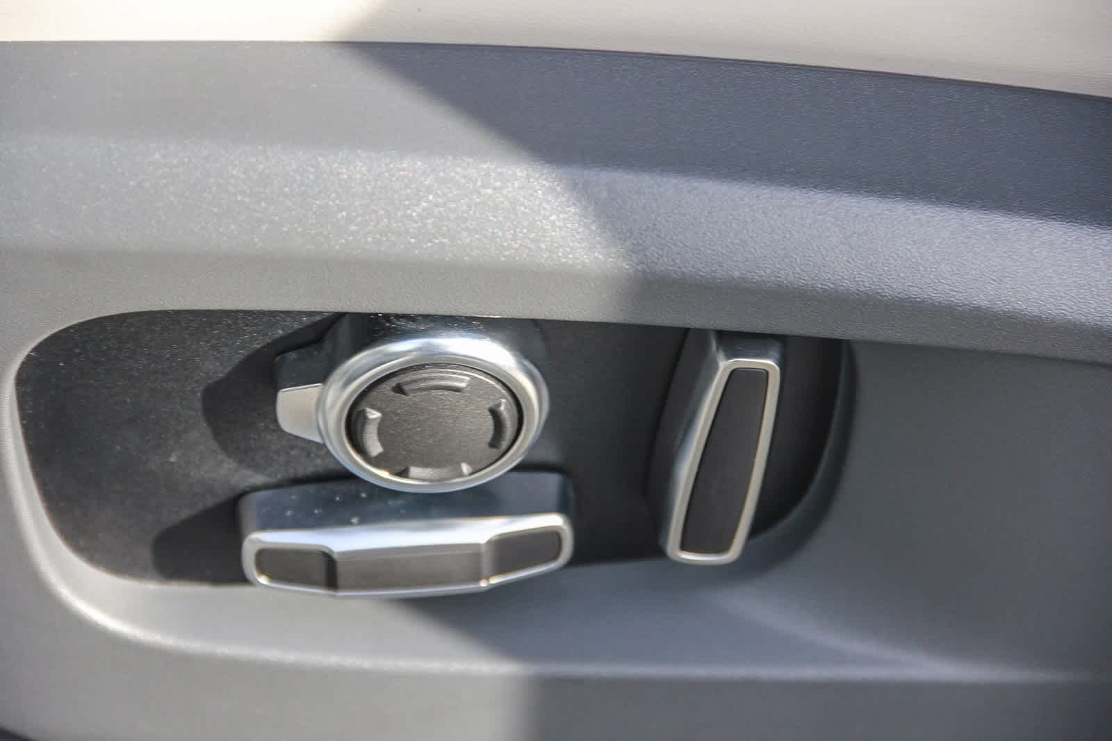 Thumbnail: 2023 Land Rover Defender - 11