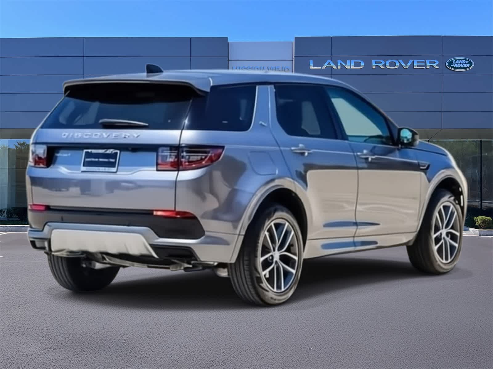 Thumbnail: 2024 Land Rover Discovery Sport - 4
