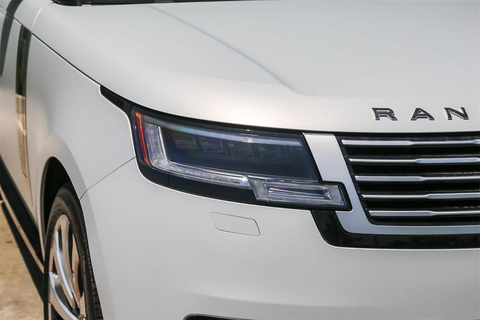 Thumbnail: 2025 Land Rover Range Rover - 5