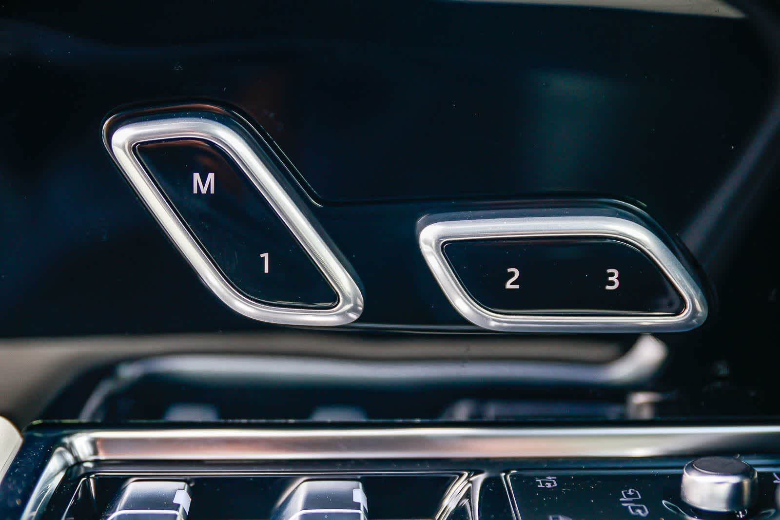 Thumbnail: 2026 Land Rover Range Rover - 22