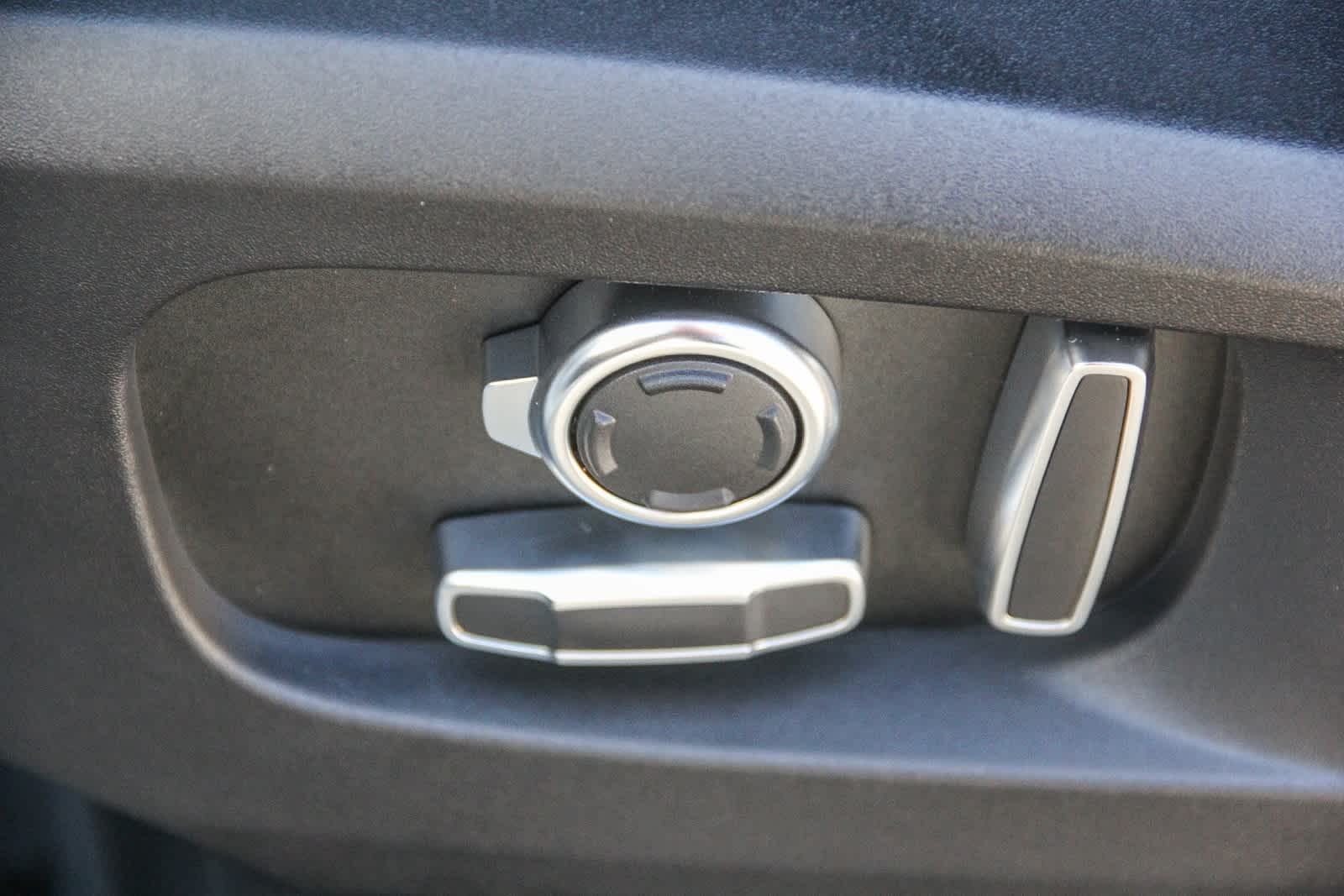 Thumbnail: 2025 Land Rover Defender - 19