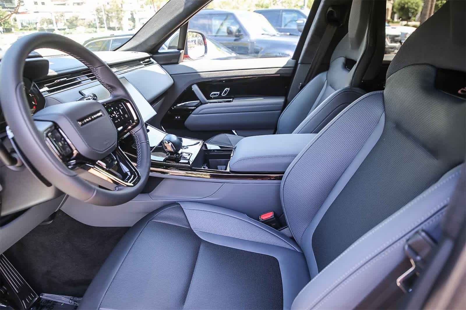 Thumbnail: 2025 Land Rover Range Rover Sport - 24