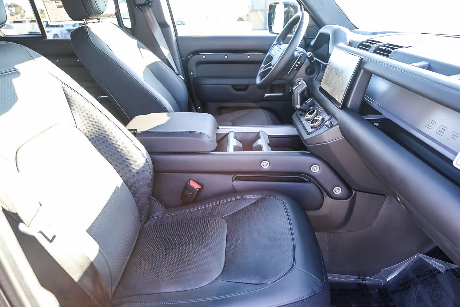 Thumbnail: 2025 Land Rover Defender - 16