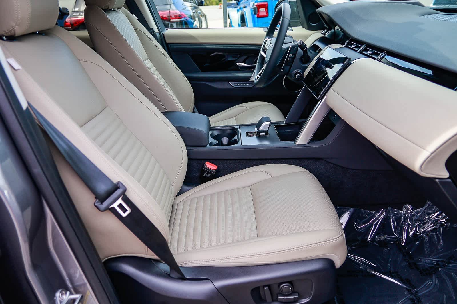 Thumbnail: 2025 Land Rover Discovery Sport - 16