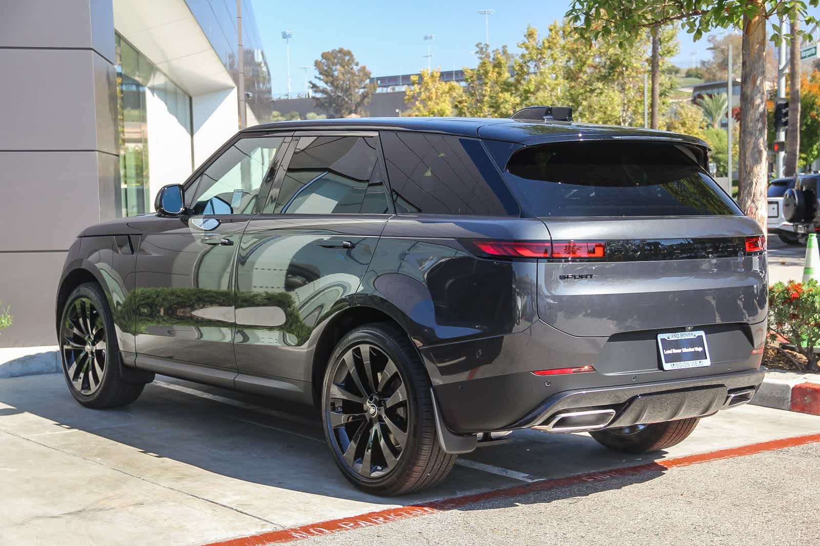 Thumbnail: 2025 Land Rover Range Rover Sport - 4