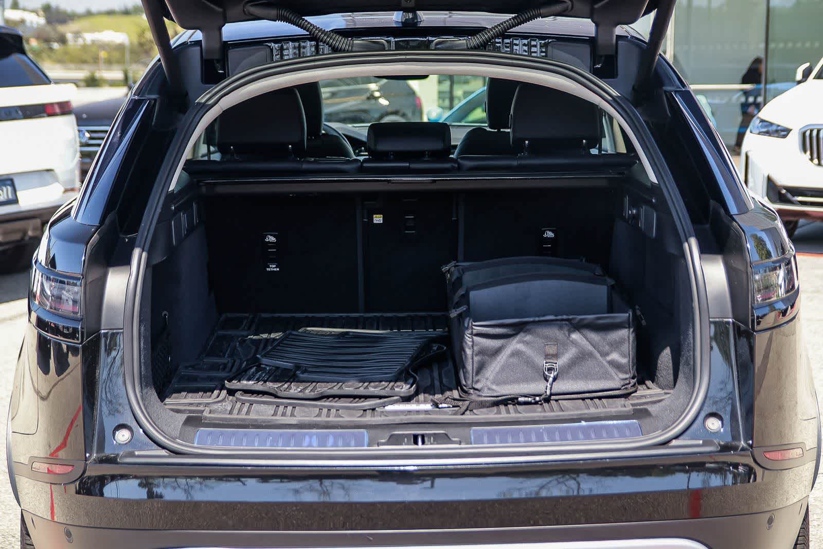 Thumbnail: 2025 Land Rover Range Rover Velar - 29