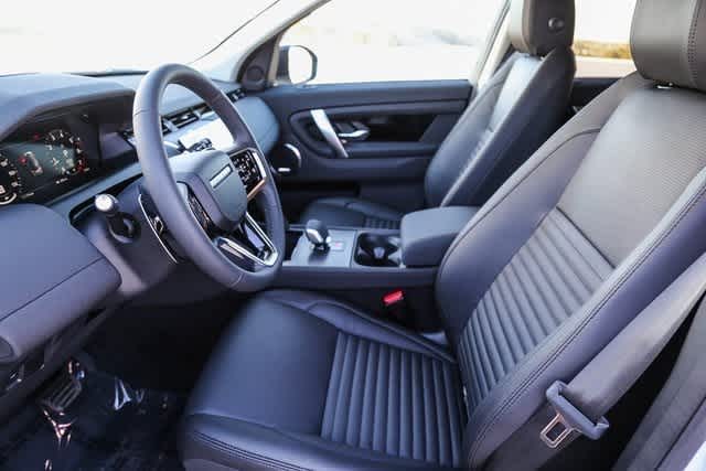 Thumbnail: 2024 Land Rover Discovery Sport - 18