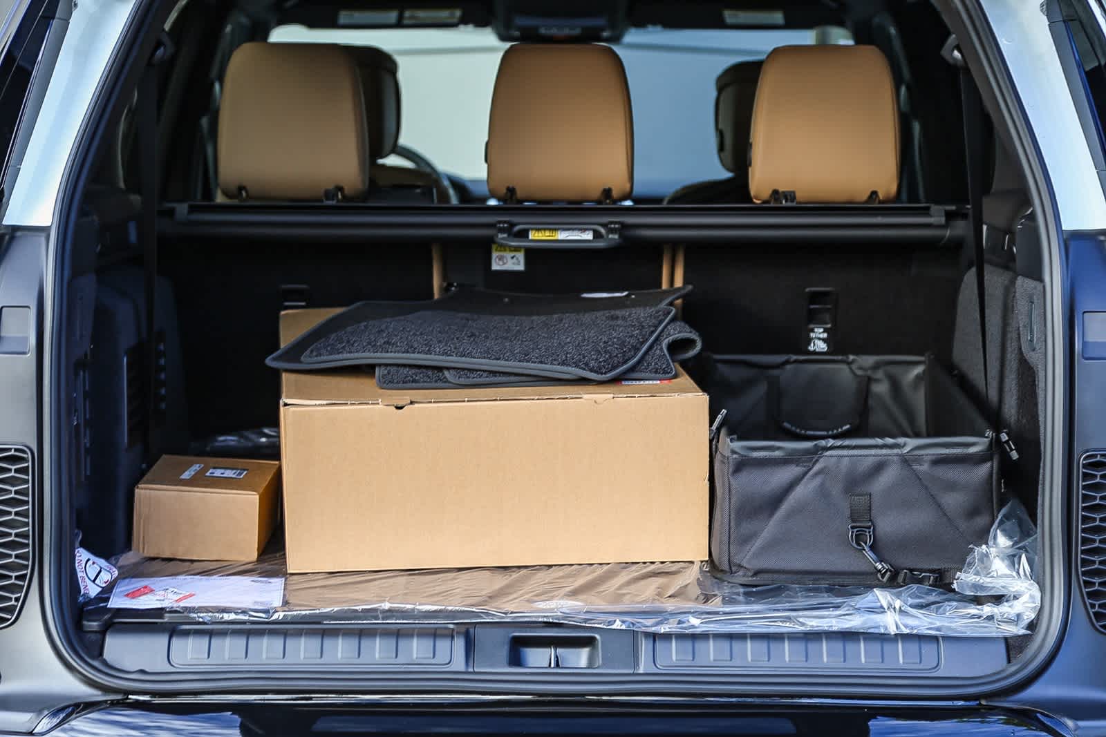 Thumbnail: 2026 Land Rover Discovery - 24