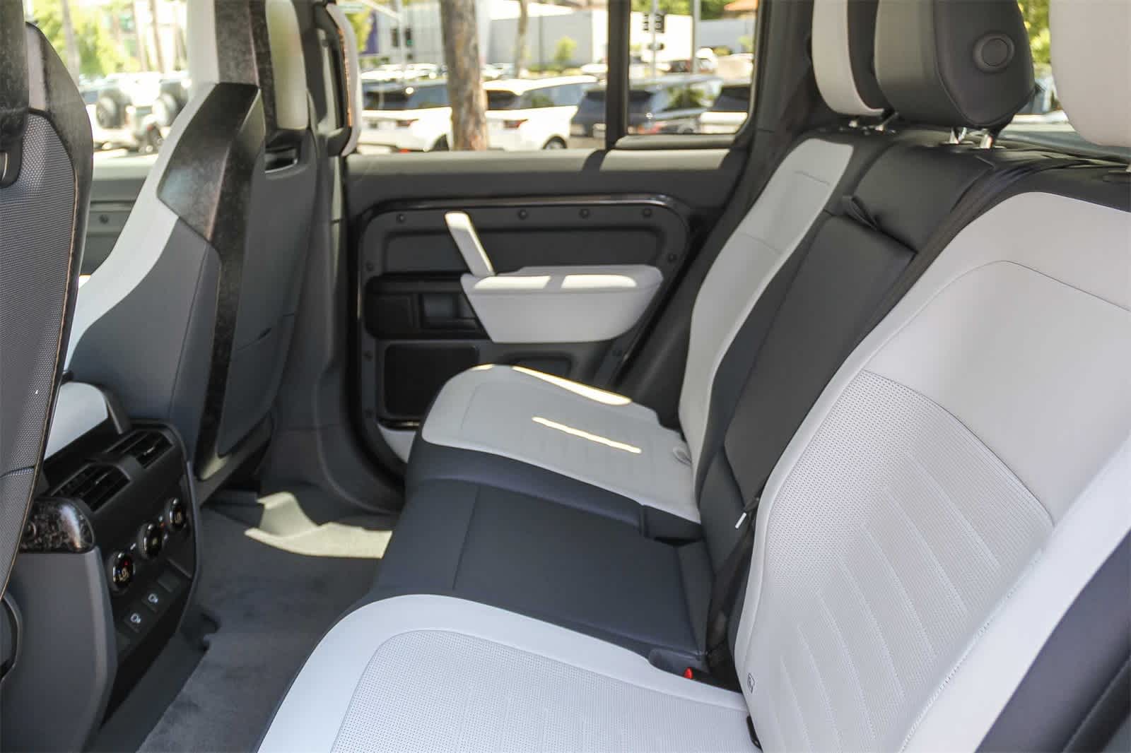 Thumbnail: 2025 Land Rover Defender - 17