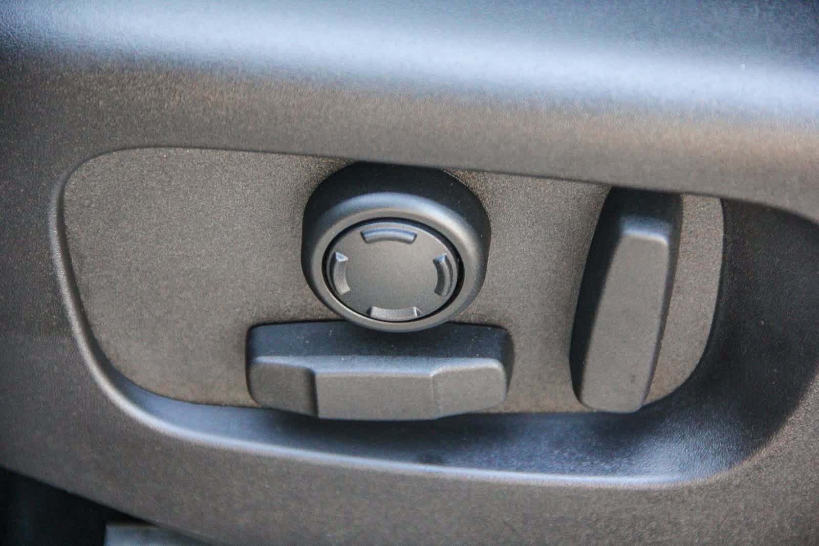 Thumbnail: 2026 Land Rover Range Rover Velar - 17