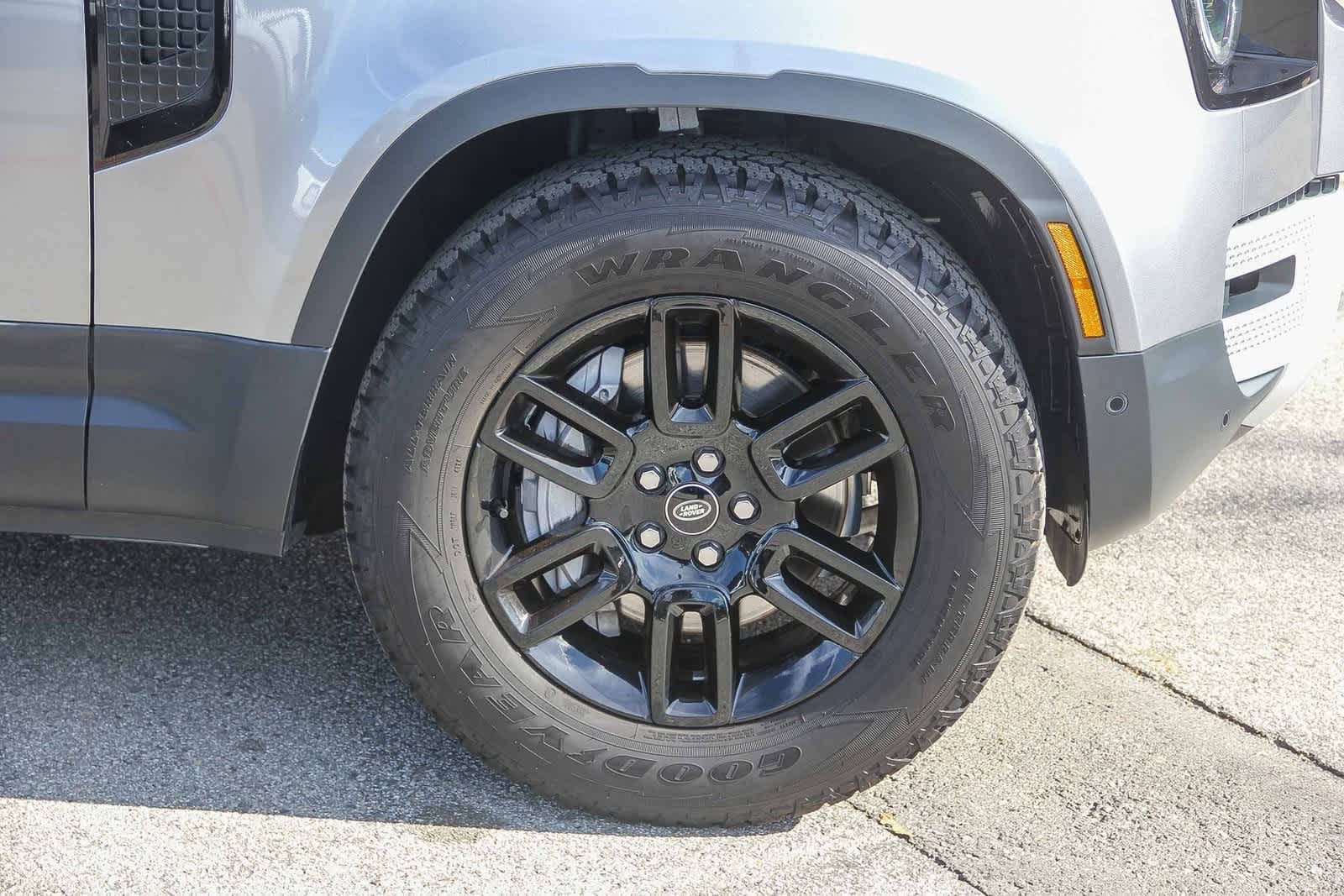 Thumbnail: 2023 Land Rover Defender - 4