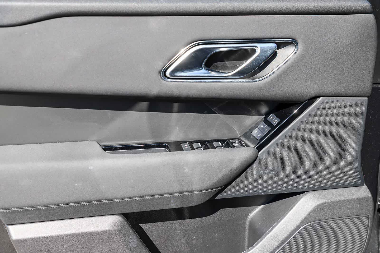 Thumbnail: 2025 Land Rover Range Rover Velar - 18