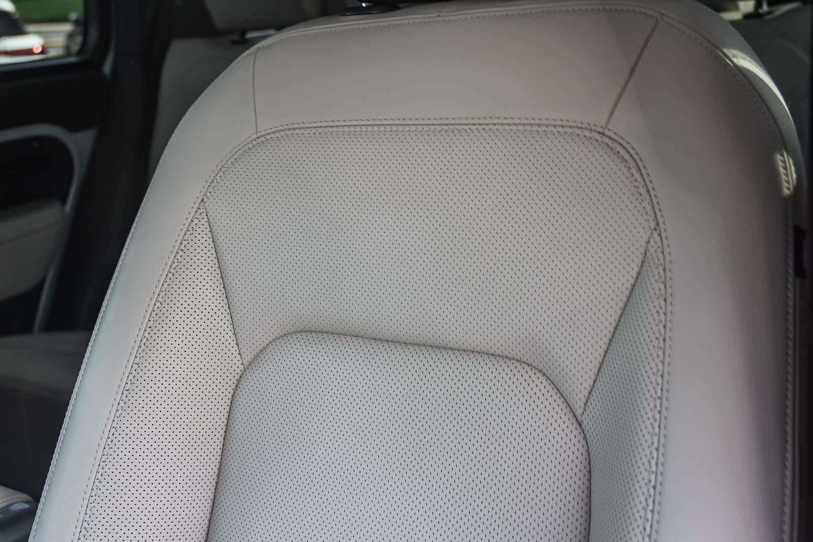 Thumbnail: 2023 Land Rover Defender - 18