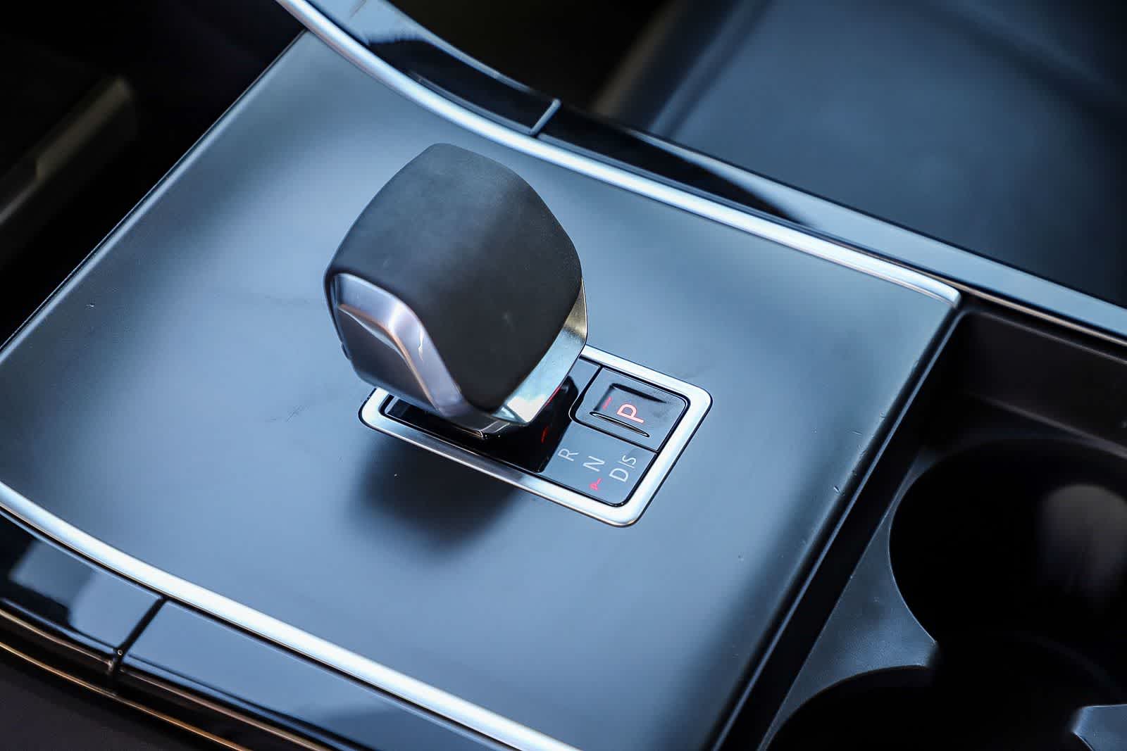 Thumbnail: 2025 Land Rover Range Rover Velar - 17