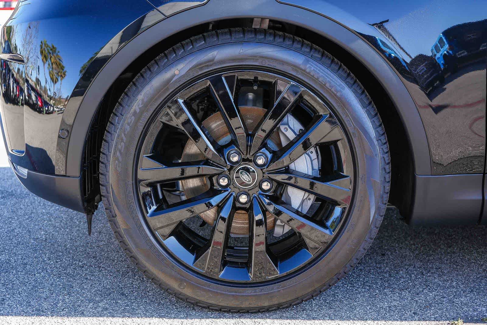 Thumbnail: 2026 Land Rover Discovery - 11