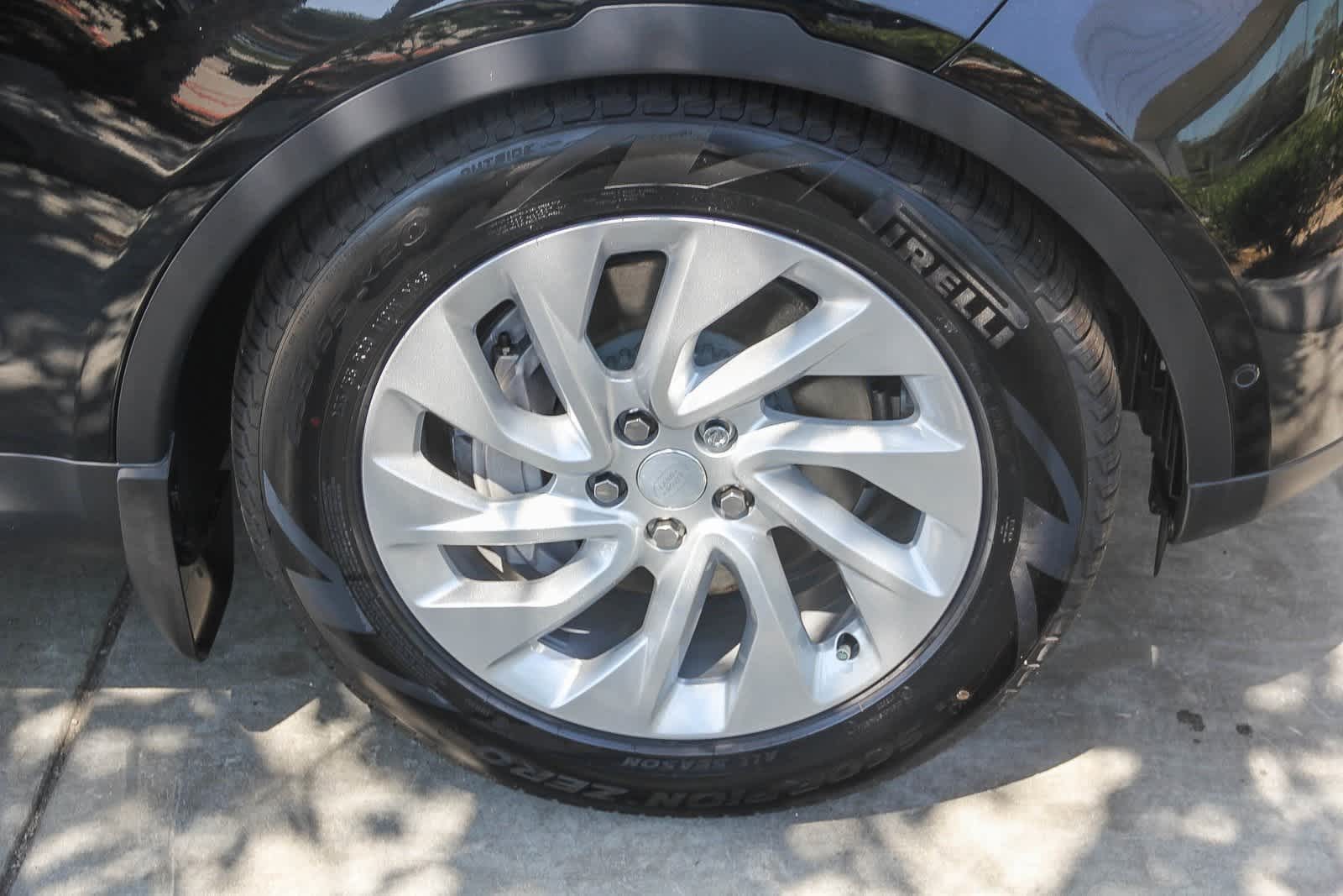 Thumbnail: 2025 Land Rover Discovery - 8