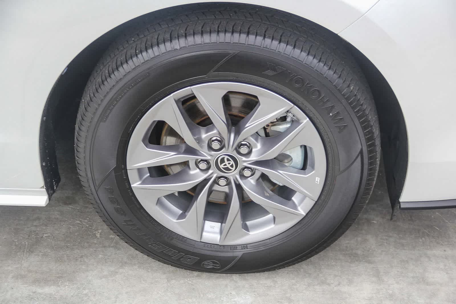 2023 Toyota Sienna XLE 9