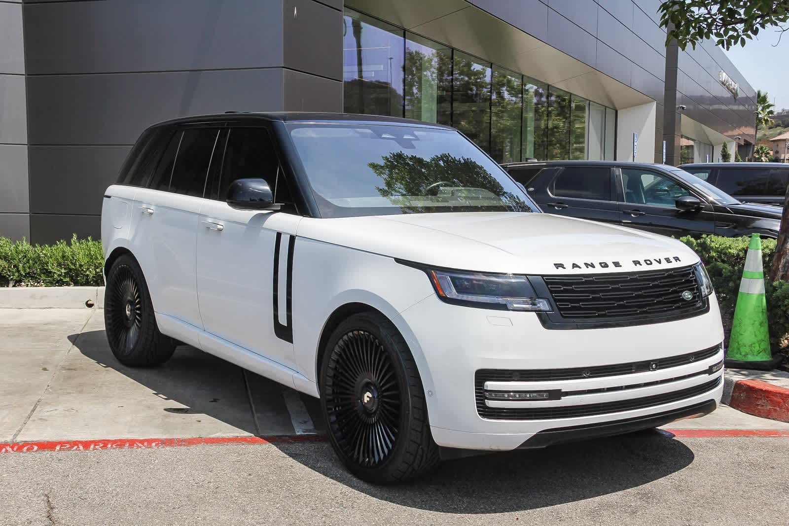 Thumbnail: 2023 Land Rover Range Rover - 3