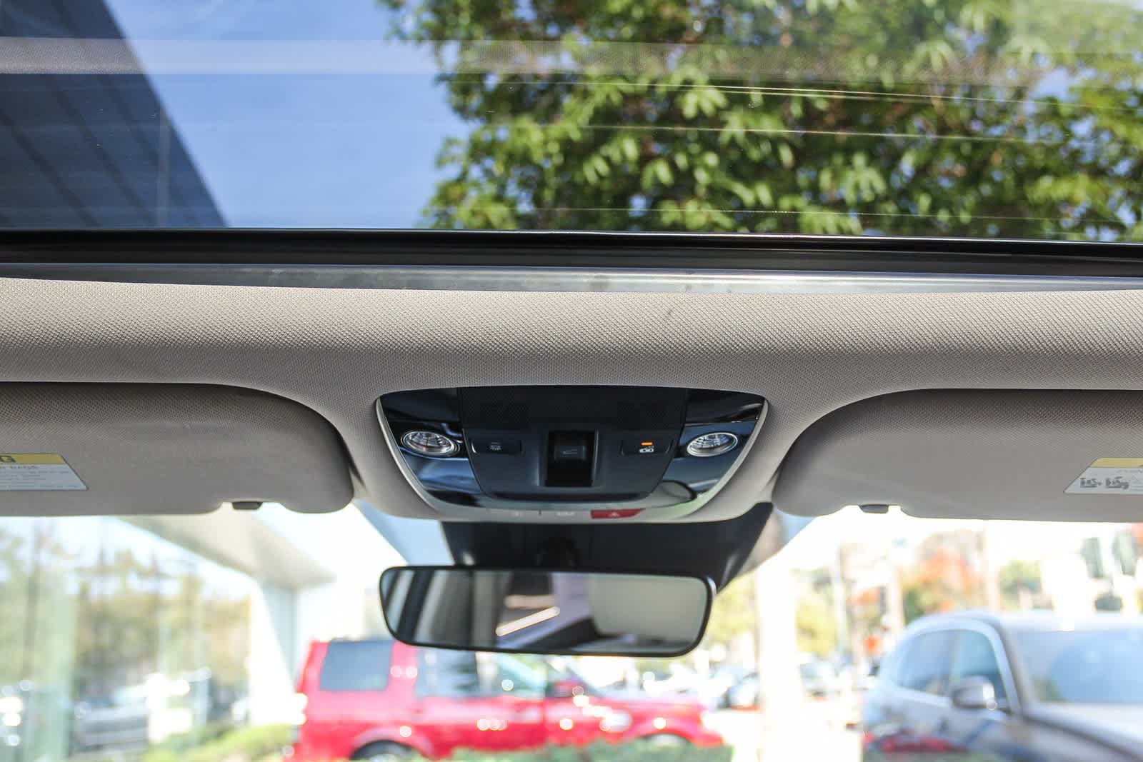 Thumbnail: 2023 Kia Sorento - 16