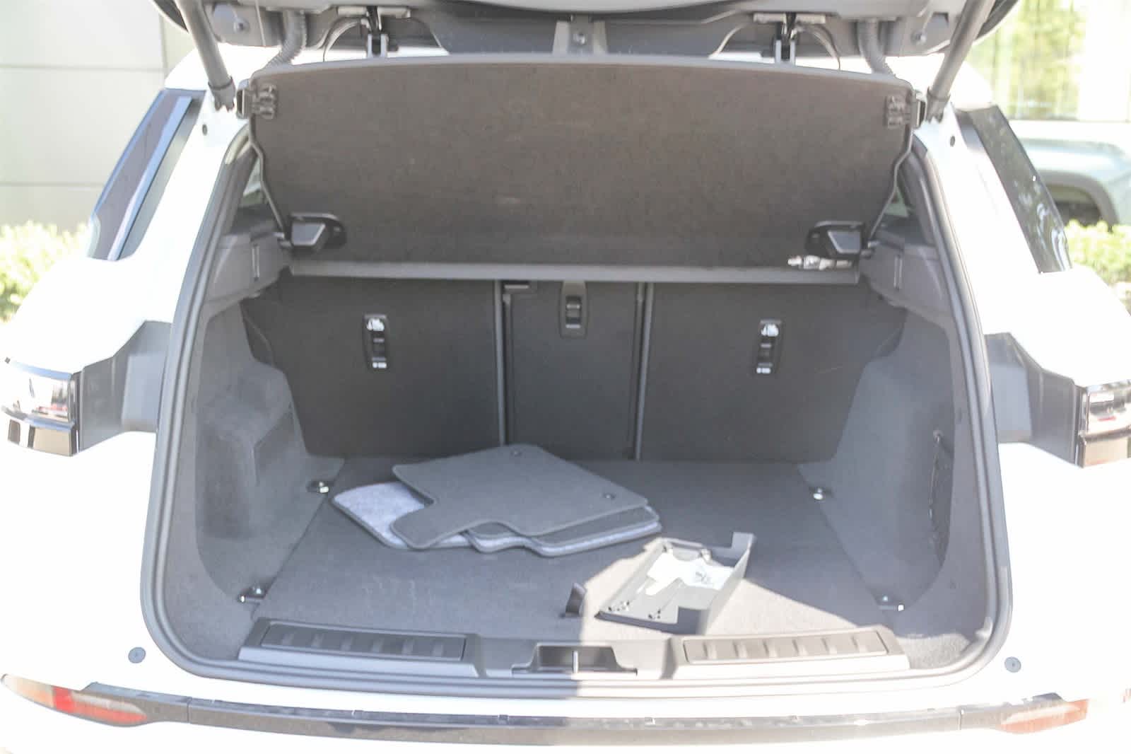 Thumbnail: 2026 Land Rover Range Rover Evoque - 24