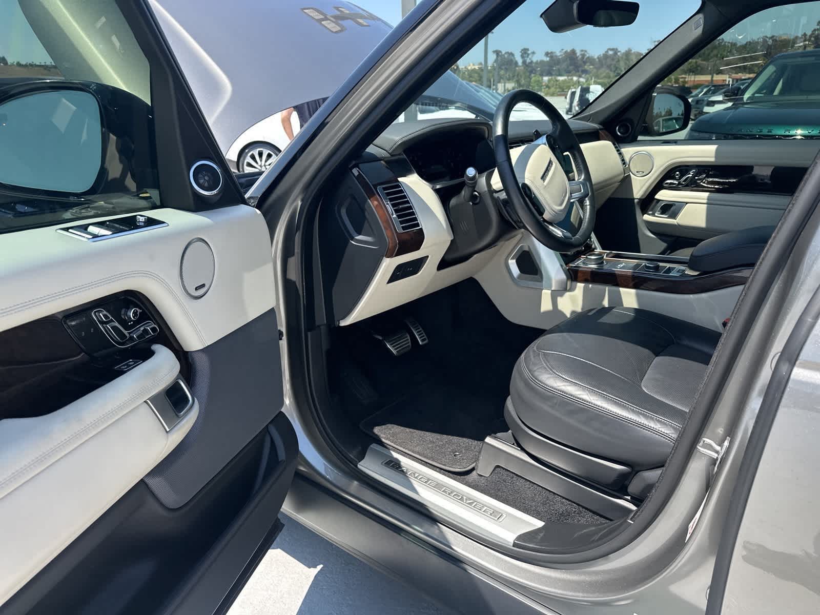 Thumbnail: 2022 Land Rover Range Rover - 20