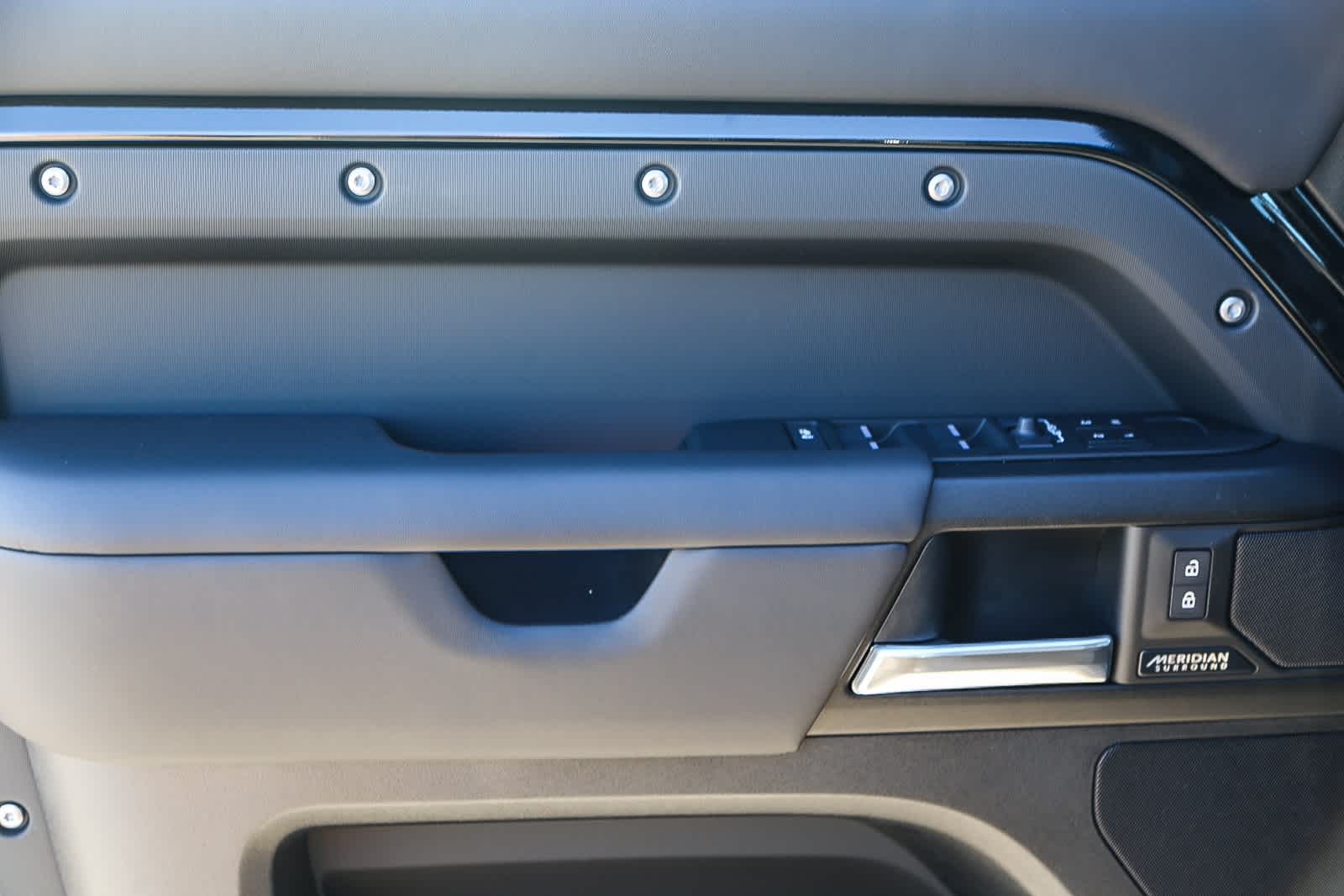 Thumbnail: 2025 Land Rover Defender - 20