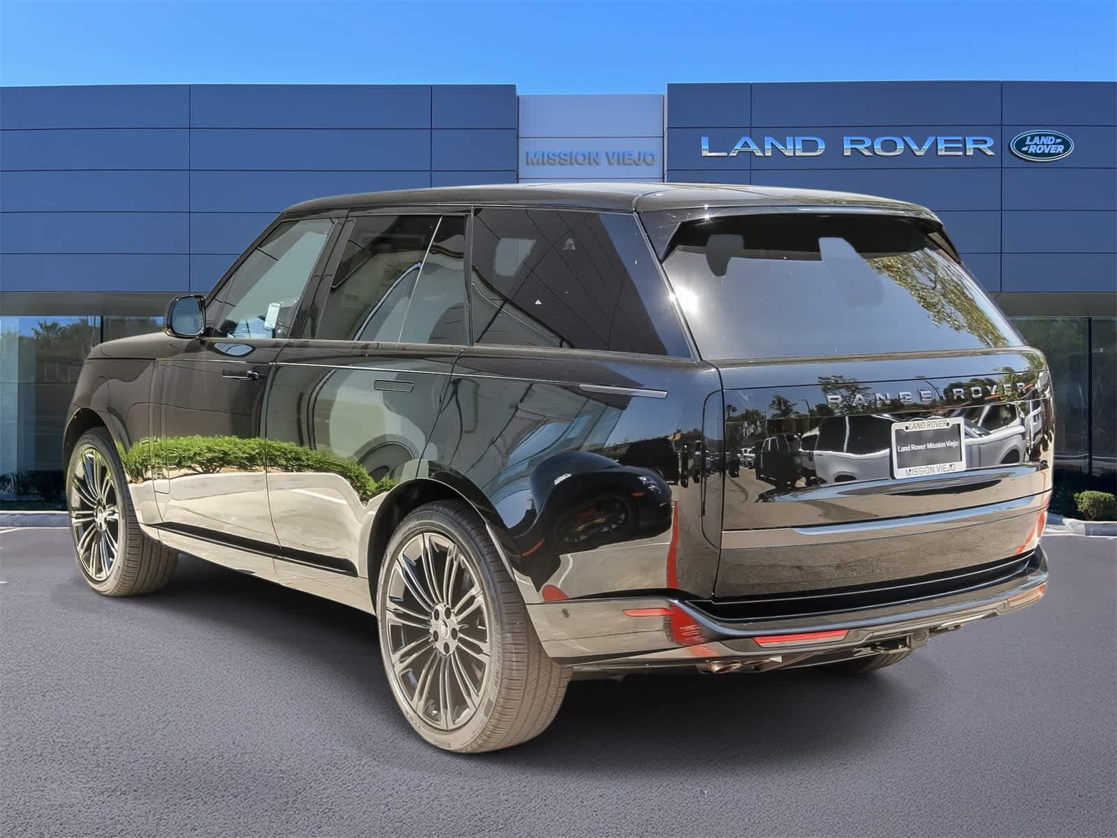 Thumbnail: 2023 Land Rover Range Rover - 4