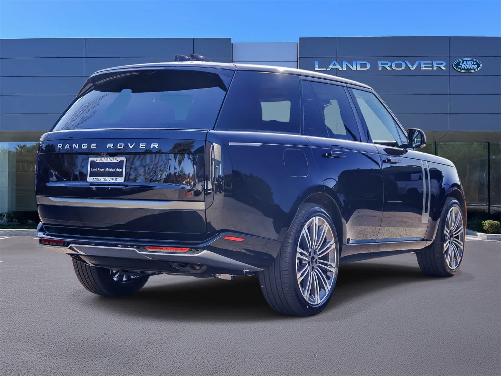 Thumbnail: 2026 Land Rover Range Rover - 4