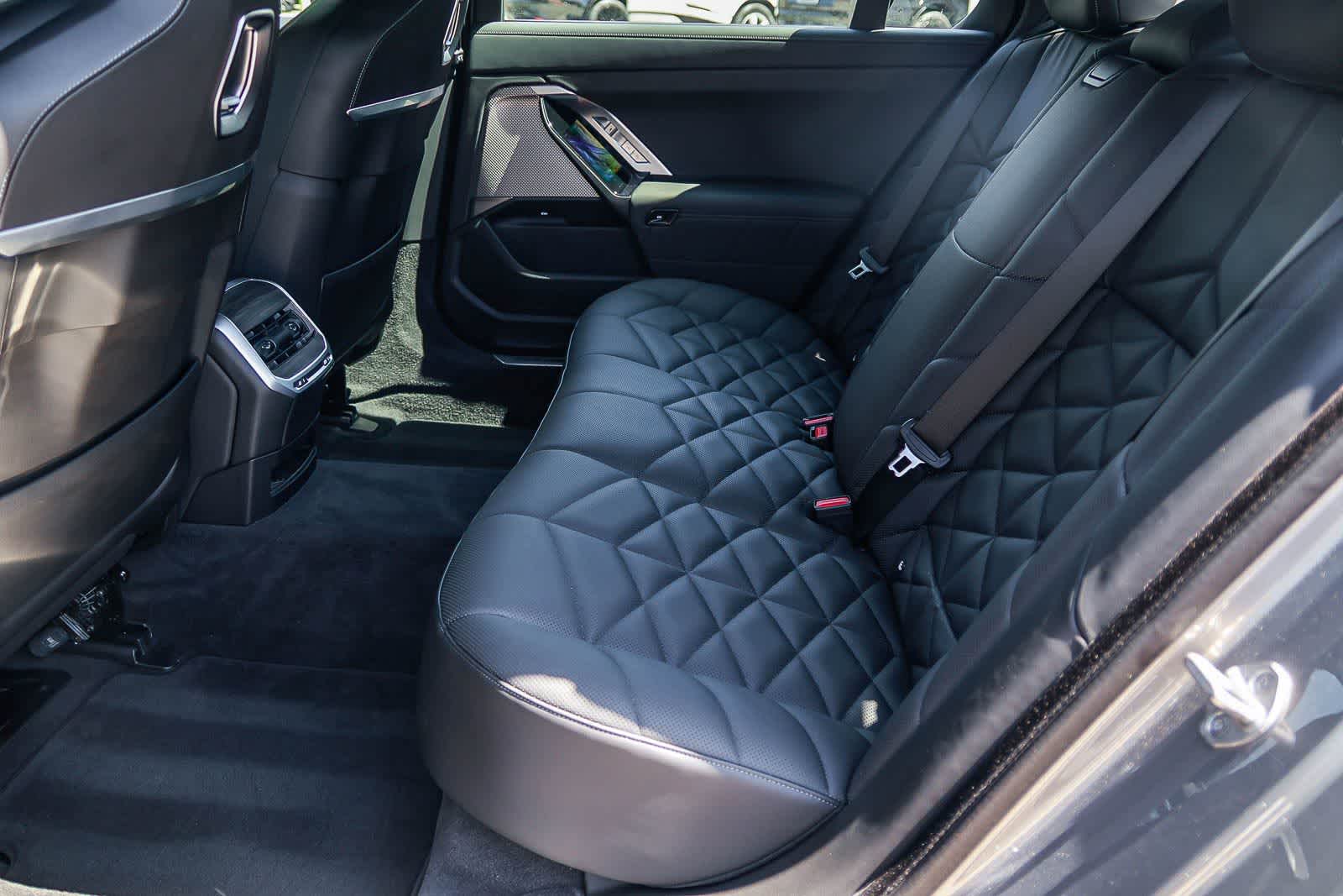 Thumbnail: 2024 BMW 7 Series - 18