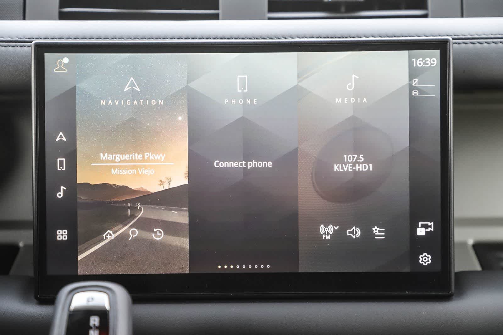 Thumbnail: 2025 Land Rover Defender - 15