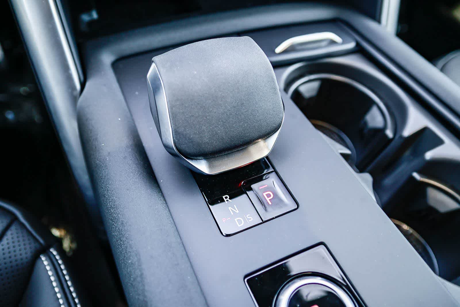 Thumbnail: 2026 Land Rover Discovery - 24