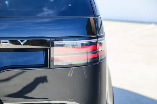 Thumbnail: 2025 Land Rover Discovery - 7