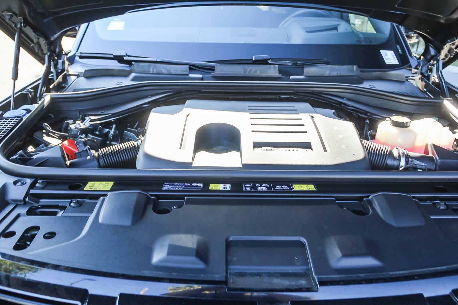 Thumbnail: 2025 Land Rover Range Rover - 24