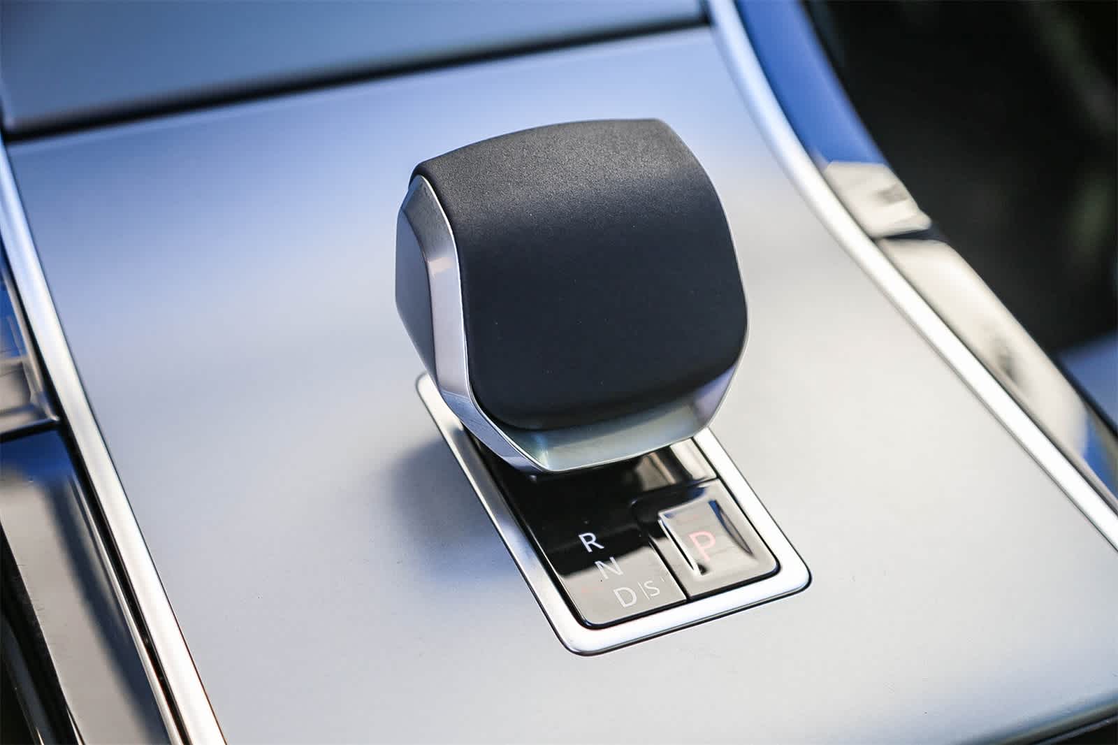 Thumbnail: 2025 Land Rover Range Rover Evoque - 18