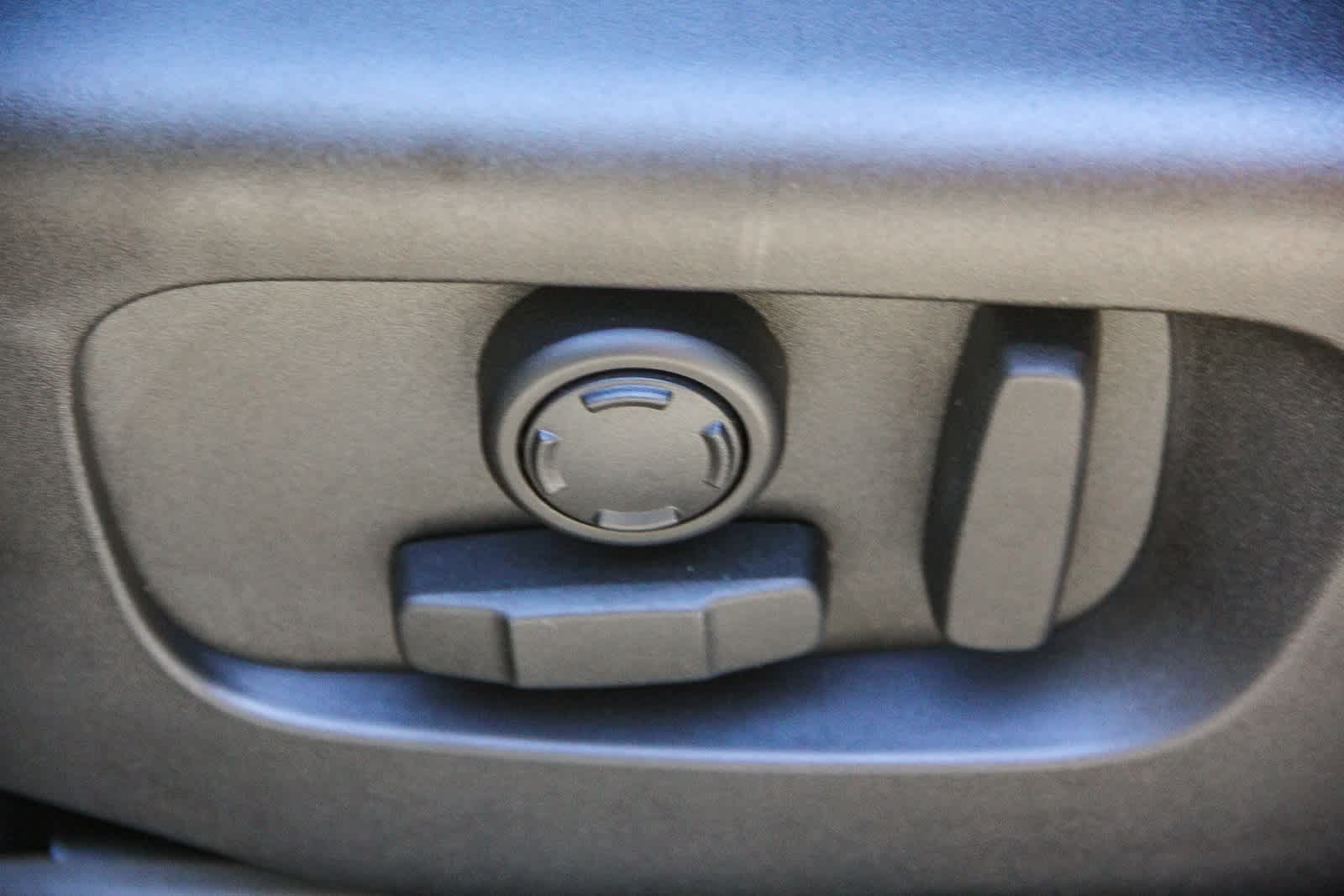 Thumbnail: 2026 Land Rover Range Rover Velar - 18