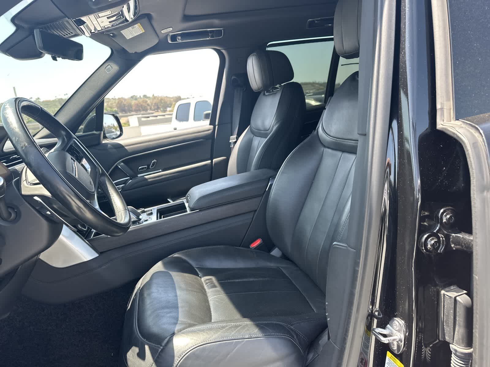 Thumbnail: 2023 Land Rover Range Rover - 16